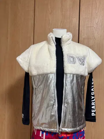 댄스 위드 드래곤 퍼&메탈릭 자켓