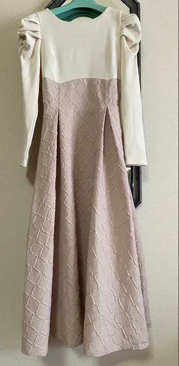 퍼프 슬리브 리본 포함 롱 원피스