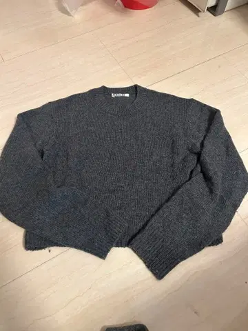 AURALEE 다크 그레이 니트 스웨터