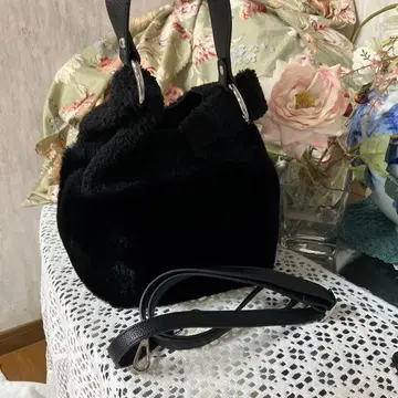 새상품급 잉게보그 블랙 퍼 숄더백