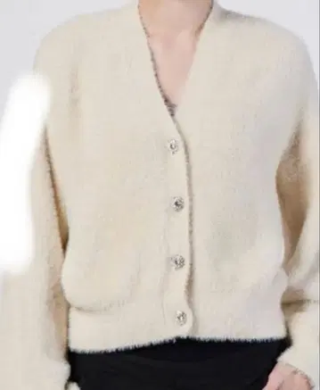 더블 스탠다드 클로징 Sov. 아이보리 V넥 가디건