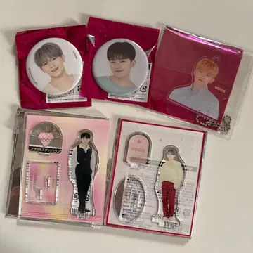 SEVENTEEN 우지 아크릴 스탠드 캔뱃지 아크릴 키링