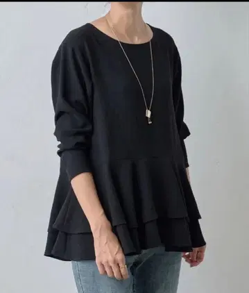 미사용 비어즐리 LIVETART 밑단 프릴 블라우스 블랙