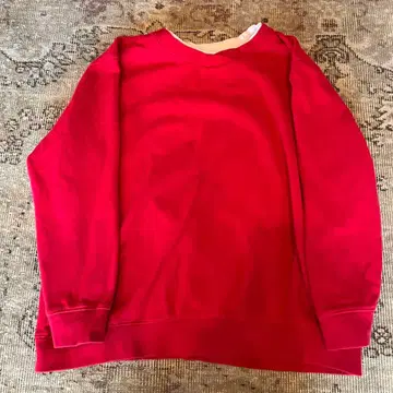 빨간색 크루넥 트레이닝복