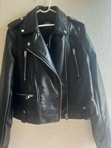 ZARA 블랙 가죽 라이더 자켓