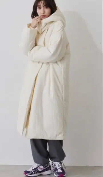 HOLIDAY 오버 사이즈 충전솜 롱 코트 (발수 가공) 아이보리