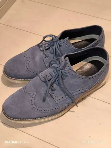 콜한 스웨이드 윙팁 신발