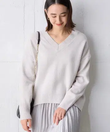 UNFILO 앙피로 정가 10450엔 캐시미어 혼방 V넥 니트 M