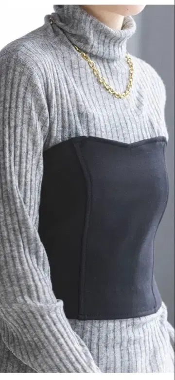 NOBLE 블랙 스트레치 칼제 뷔스티에 36