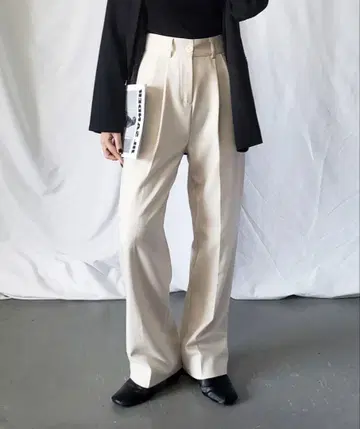 아이보리 와이드 플리츠 팬츠