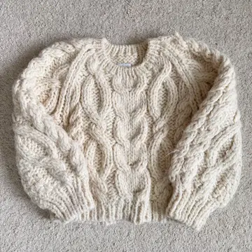 kiira 케이블 짜임 아이보리 스웨터