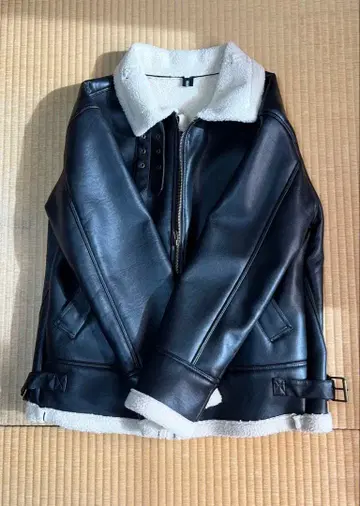 보아 페이크 가죽 자켓 (하자 있음)