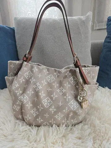 러셋 기하학 패턴 베이지 토트백