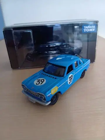 토미카 리미티드 닛산 스카이라인 2000 GT-B (일본 GP 사양)