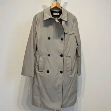 라이트 그레이 더블 브레스트 트렌치코트