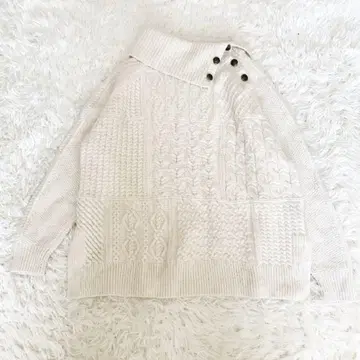 로이스크레용 어깨 버튼 울 블렌드 와이드 실루엣 케이블 니트