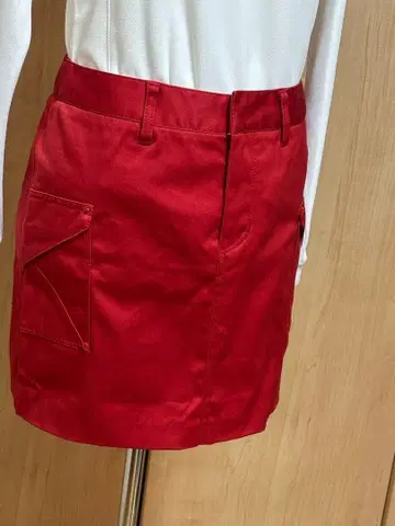 댄스 위드 드래곤 빨간색 스커트 하트 자수 포함