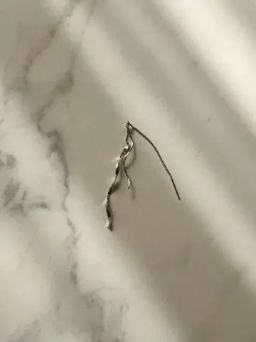 [ 10K ] 실버 트위스트 디자인 롱 귀걸이 ( 한쪽 귀 )