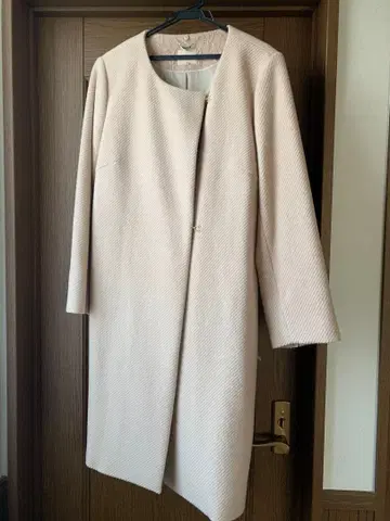 로즈 티아라 베이지 텍스처 코트 허리 벨트 포함