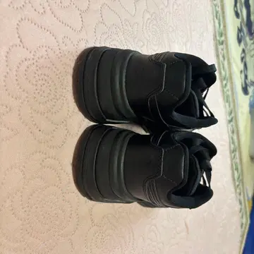 Puma 블랙 스니커즈