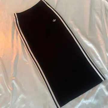 택 포함 adidas 블랙 타이트 스커트 M