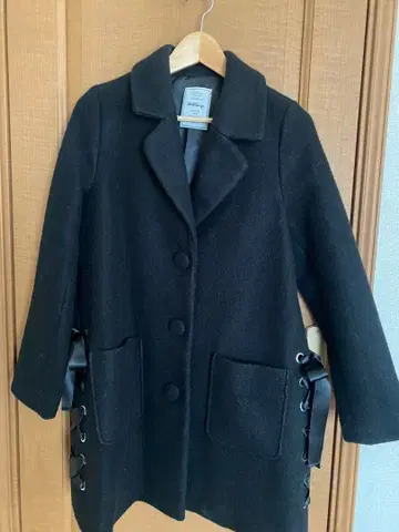 Ank Rouge 리본 포함 블랙 롱 코트