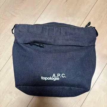 A.P.C. topologie 다크 블루 숄더백