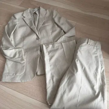 라이트 베이지 자켓과 팬츠 셋업 유니클로 S