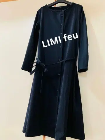 가격 인하 중 LIMI feu 블랙 긴팔 원피스