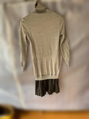 INDI 터틀넥 미니 원피스 그레이