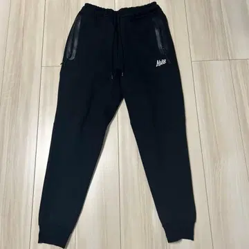 MOBB 블랙 스웨트 팬츠