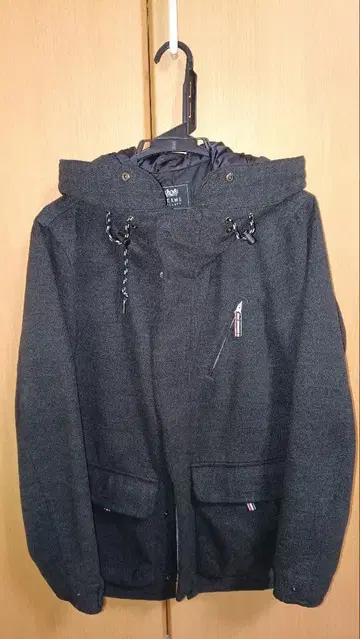 BEAMS HEART 다크 그레이 더플 코트 후드 부착