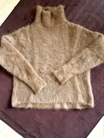 martinique 라쿤 터틀넥 스웨터