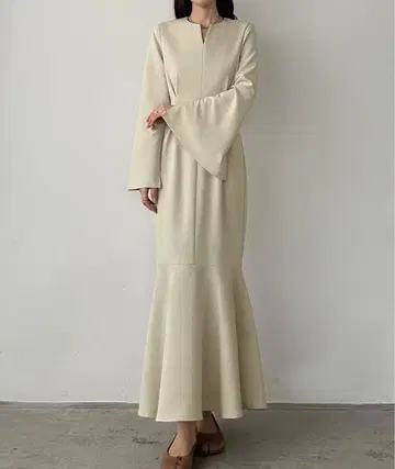 [미개봉 새상품] 슬릿 슬리브 키넥 원피스 루엘르