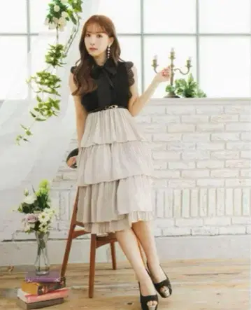 JEWELS 바이컬러 티어드 원피스 드레스