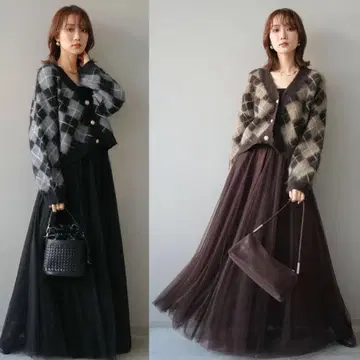 플레어 스커트와 체크 무늬 가디건 세트