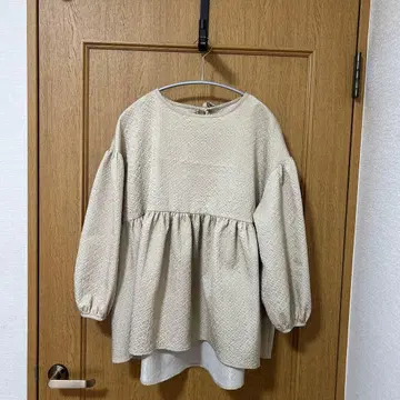 어반 리서치 푸쿠레 자카드 티어드 블라우스