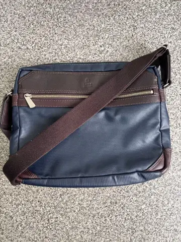 TAKEO KIKUCHI 숄더백 네이비/브라운