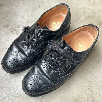 Sanders 블랙 윙팁 슈즈