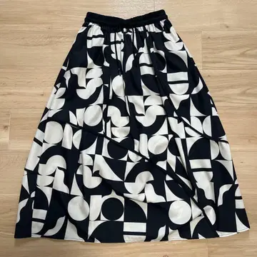 새상품급 LA DUREE 플레어 롱 스커트