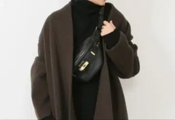 새상품급 SITA PARANTICA 주름 가죽 웨스트 파우치