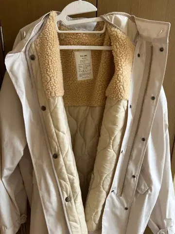 새상품급 저널 스탠다드 화이트 모즈 코트 플리스 안감 부착