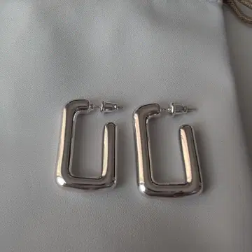 우이아지스 스퀘어 후프 귀걸이