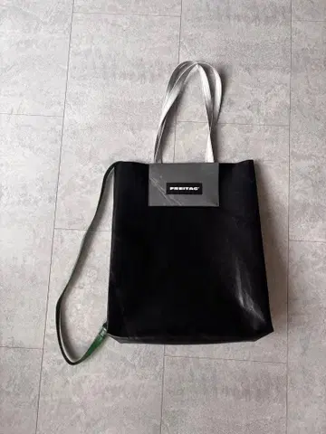 FREITAG 블랙 토트백