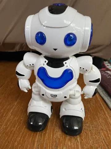 LED 라이트 탑재 로봇 화이트 블루