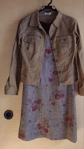 자켓과 꽃무늬 원피스 세트