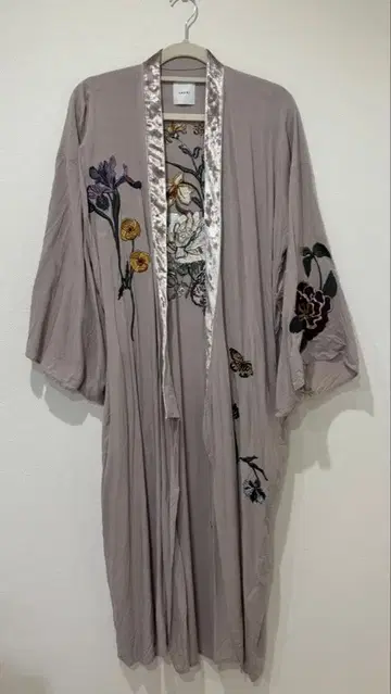 Ameri vintage 레어 자수 꽃 롱 가디건