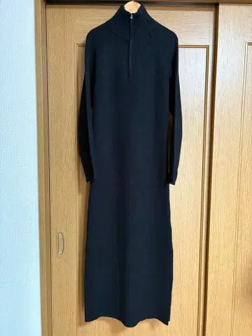 EMODA 하프 지퍼 롱 니트 원피스 블랙