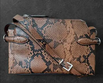 H&M 크로스 바디백 브라운/스네이크 스킨 패턴 가을/겨울