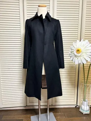 캐시미어 허리 리본 포함 블랙 체스터 코트